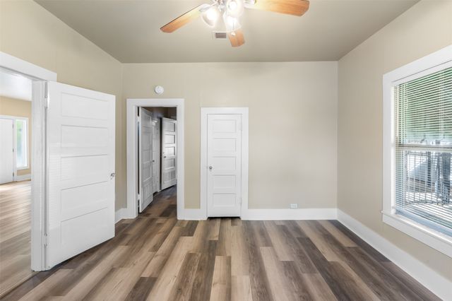 224 W Doyle Street, Granbury, TX 76048
