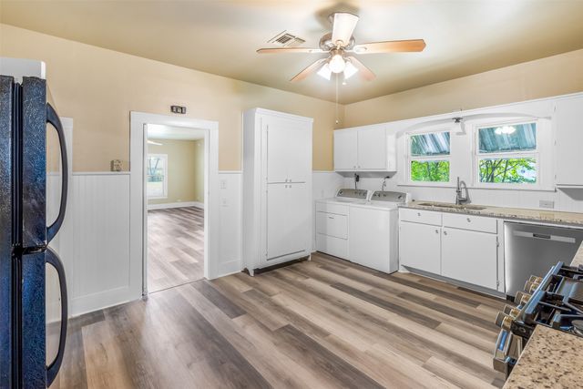 224 W Doyle Street, Granbury, TX 76048
