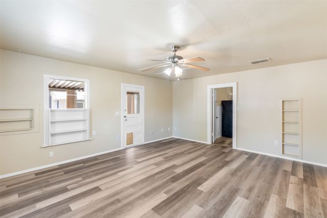 224 W Doyle Street, Granbury, TX 76048