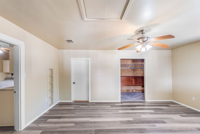 224 W Doyle Street, Granbury, TX 76048