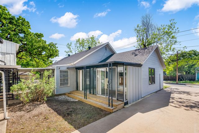 224 W Doyle Street, Granbury, TX 76048