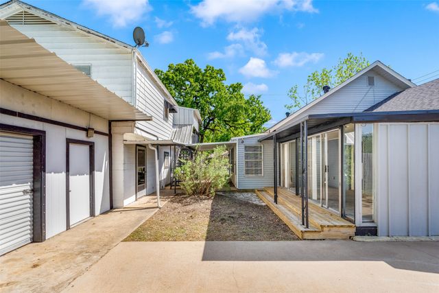 224 W Doyle Street, Granbury, TX 76048