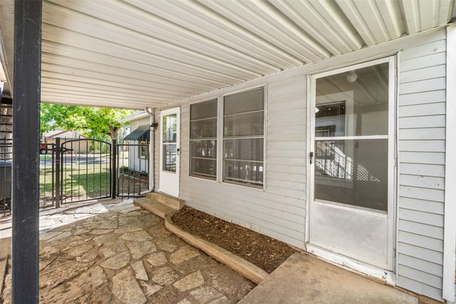 224 W Doyle Street, Granbury, TX 76048