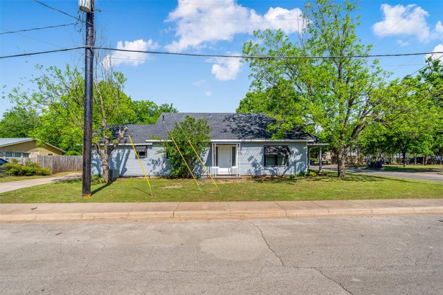 224 W Doyle Street, Granbury, TX 76048