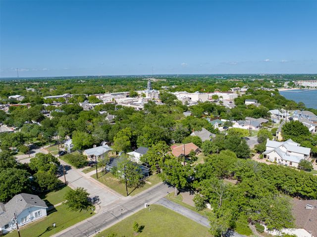 224 W Doyle Street, Granbury, TX 76048
