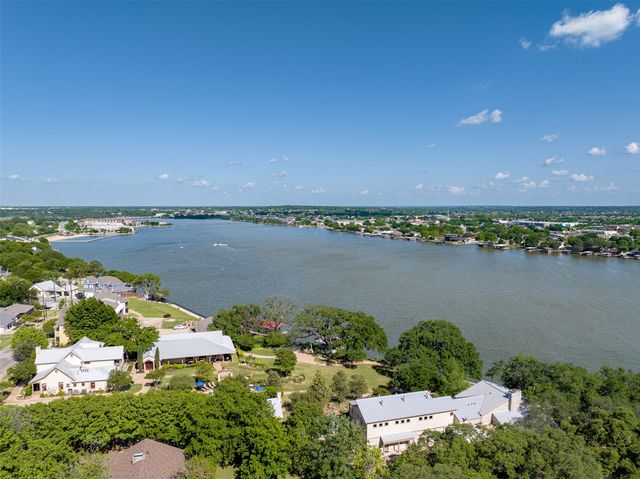 224 W Doyle Street, Granbury, TX 76048