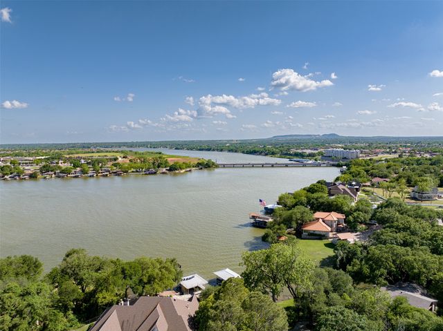 224 W Doyle Street, Granbury, TX 76048