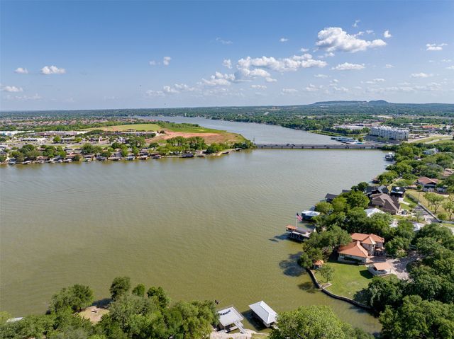 224 W Doyle Street, Granbury, TX 76048