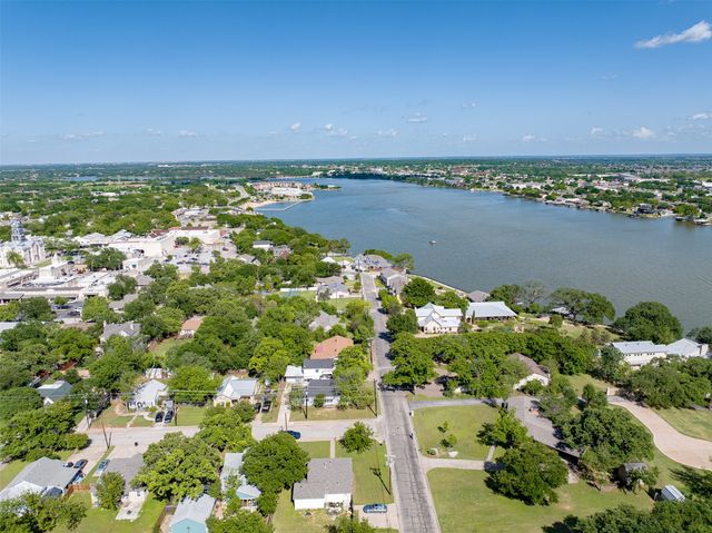 224 W Doyle Street, Granbury, TX 76048