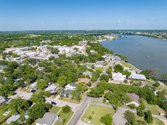 224 W Doyle Street, Granbury, TX 76048
