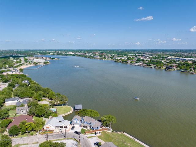 224 W Doyle Street, Granbury, TX 76048
