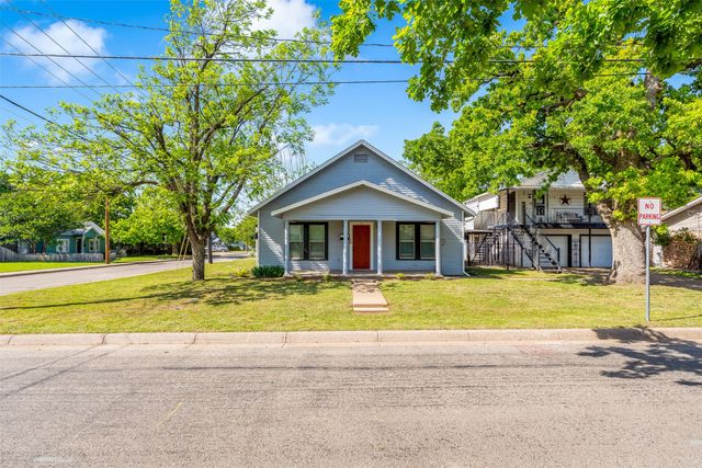 224 W Doyle Street, Granbury, TX 76048