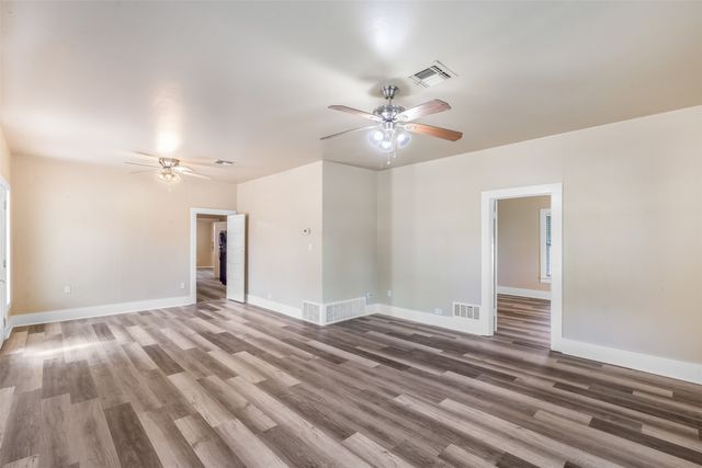 224 W Doyle Street, Granbury, TX 76048