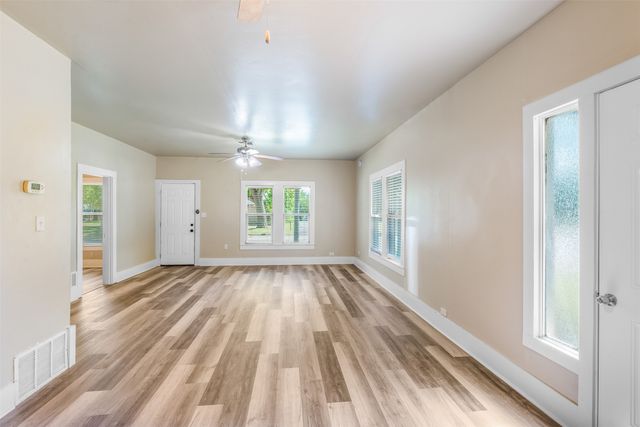 224 W Doyle Street, Granbury, TX 76048