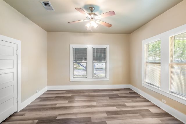 224 W Doyle Street, Granbury, TX 76048