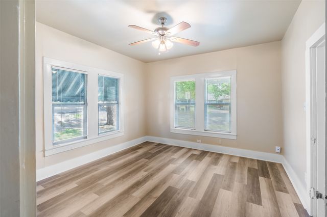 224 W Doyle Street, Granbury, TX 76048