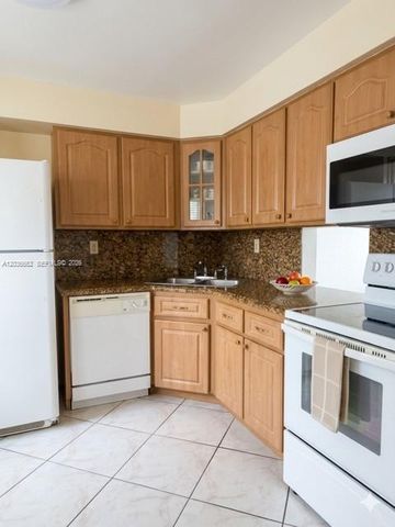 1530 NE 191st St 305, Miami, FL 33179