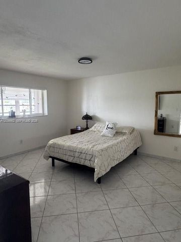 1530 NE 191st St 305, Miami, FL 33179