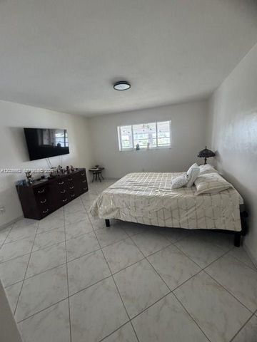 1530 NE 191st St 305, Miami, FL 33179