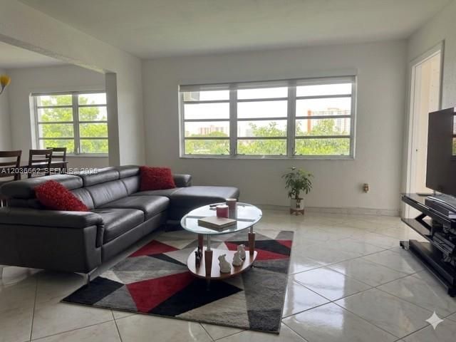 1530 NE 191st St 305, Miami, FL 33179