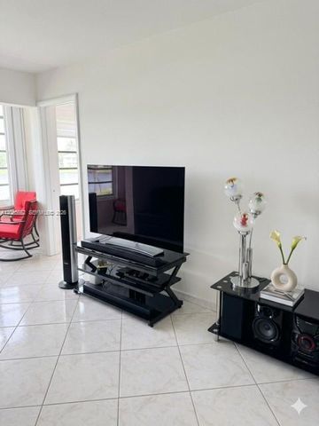 1530 NE 191st St 305, Miami, FL 33179