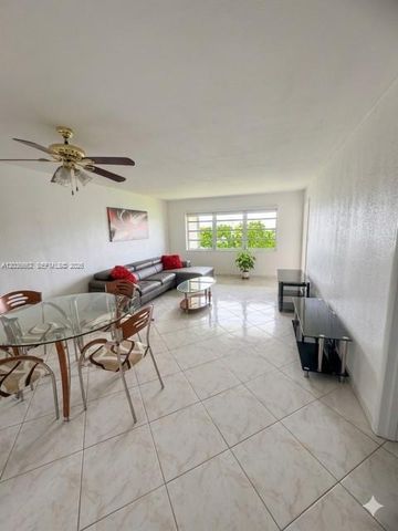 1530 NE 191st St 305, Miami, FL 33179