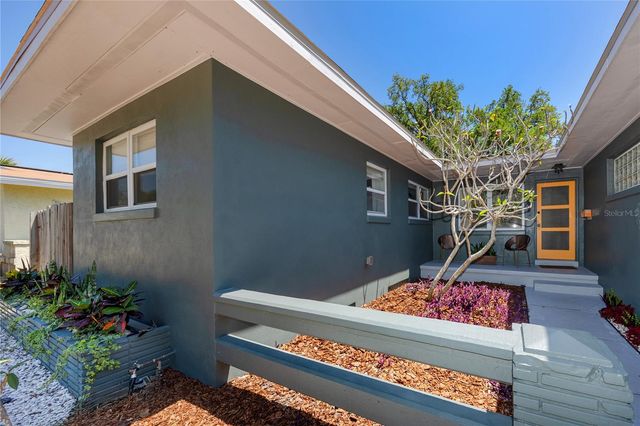 630 JASMINE WAY S, St Petersburg, FL 33705