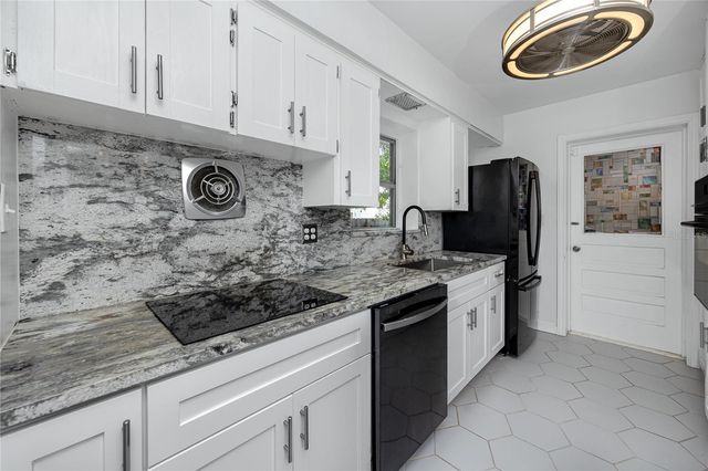 630 JASMINE WAY S, St Petersburg, FL 33705