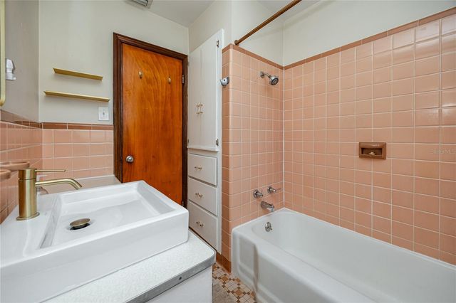 630 JASMINE WAY S, St Petersburg, FL 33705
