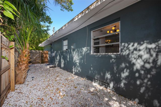 630 JASMINE WAY S, St Petersburg, FL 33705