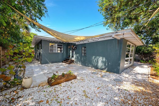 630 JASMINE WAY S, St Petersburg, FL 33705