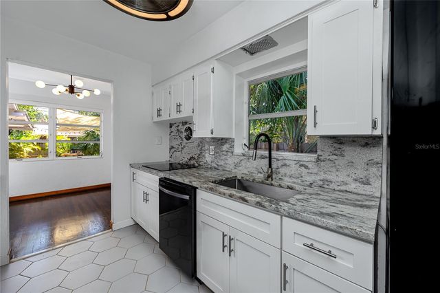 630 JASMINE WAY S, St Petersburg, FL 33705