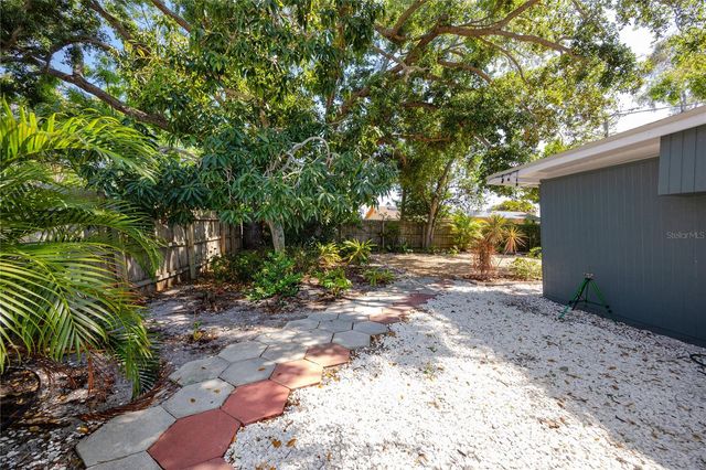630 JASMINE WAY S, St Petersburg, FL 33705