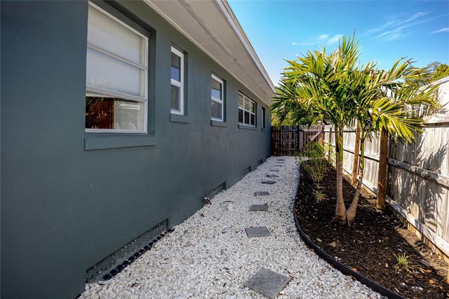 630 JASMINE WAY S, St Petersburg, FL 33705