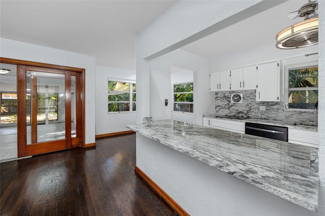 630 JASMINE WAY S, St Petersburg, FL 33705