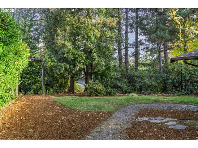 3633 SPRING Blvd, Eugene, OR 97405