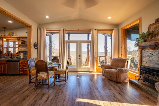 627 Mountain Crest Road, Mountain View, AR 72560