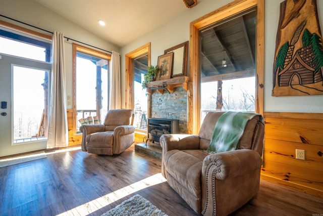 627 Mountain Crest Road, Mountain View, AR 72560