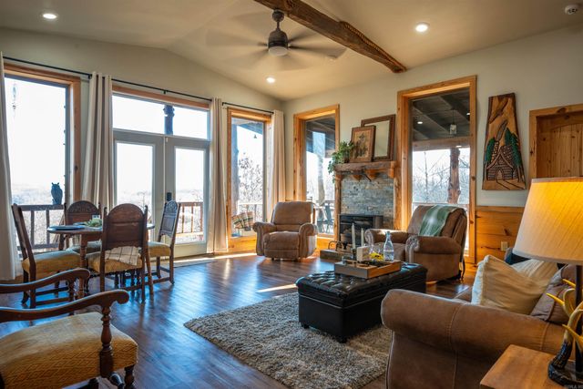 627 Mountain Crest Road, Mountain View, AR 72560