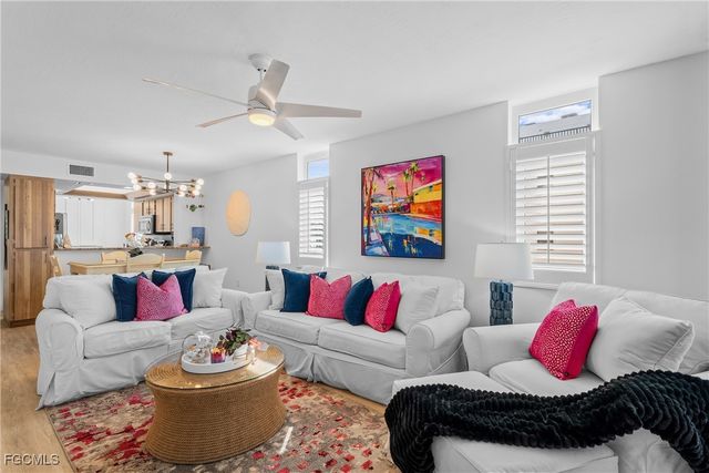 9415 Gulf Shore DR 501, Naples, FL 34108