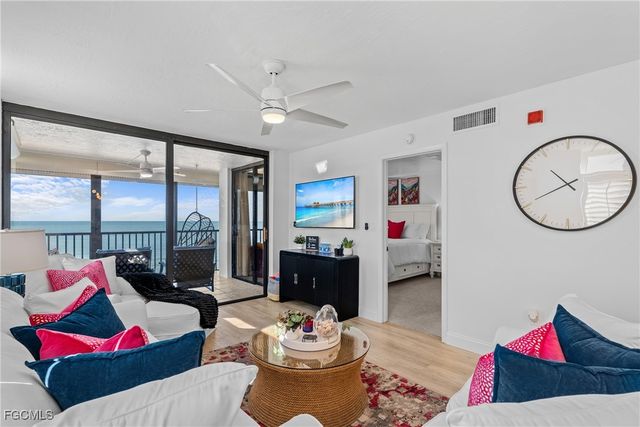 9415 Gulf Shore DR 501, Naples, FL 34108