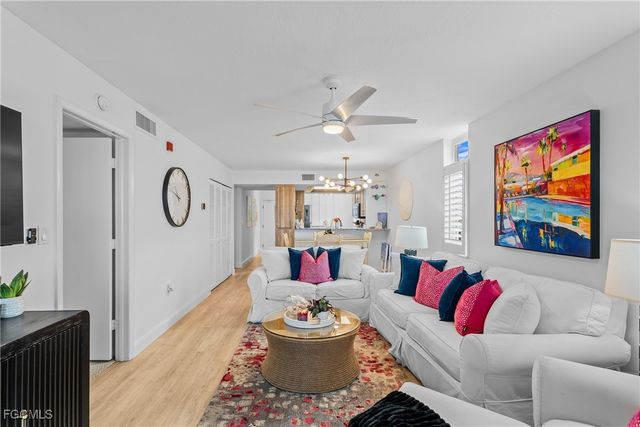 9415 Gulf Shore DR 501, Naples, FL 34108