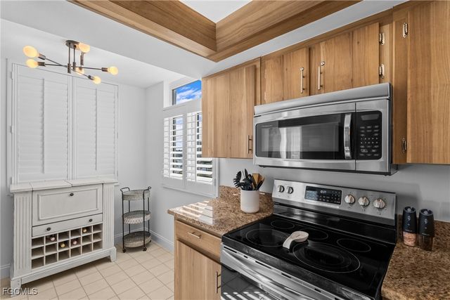 9415 Gulf Shore DR 501, Naples, FL 34108