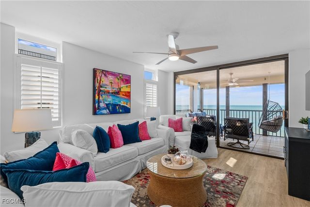 9415 Gulf Shore DR 501, Naples, FL 34108