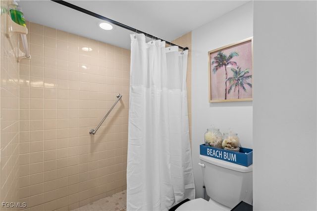 9415 Gulf Shore DR 501, Naples, FL 34108