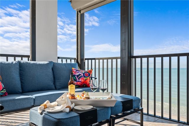 9415 Gulf Shore DR 501, Naples, FL 34108