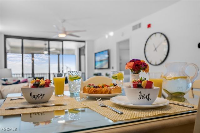 9415 Gulf Shore DR 501, Naples, FL 34108