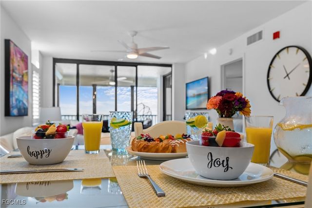 9415 Gulf Shore DR 501, Naples, FL 34108