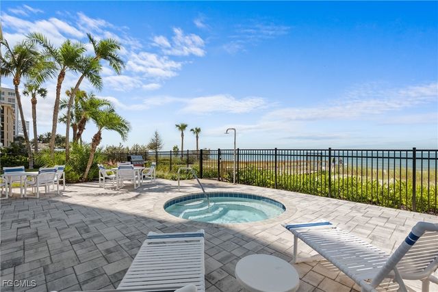 9415 Gulf Shore DR 501, Naples, FL 34108