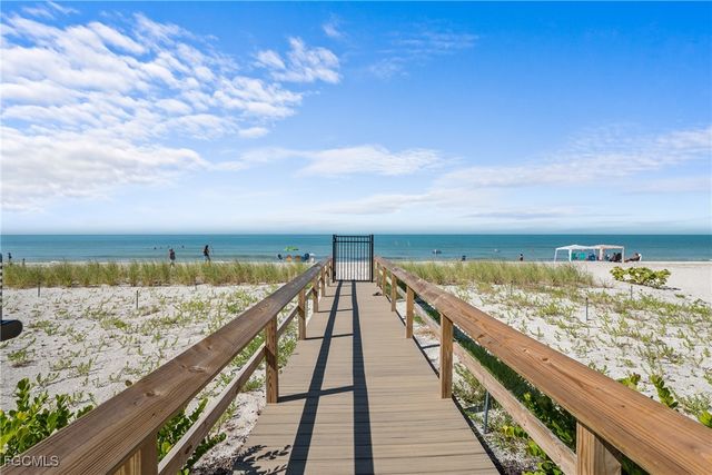 9415 Gulf Shore DR 501, Naples, FL 34108